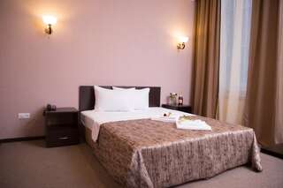 Отель Richmind Hotel Vagharshapat Большой двухместный номер с 1 кроватью или 2 отдельными кроватями-2