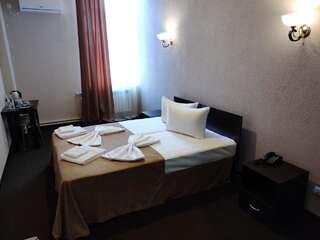 Отель Richmind Hotel Vagharshapat Двухместный номер с 1 кроватью или 2 отдельными кроватями-4